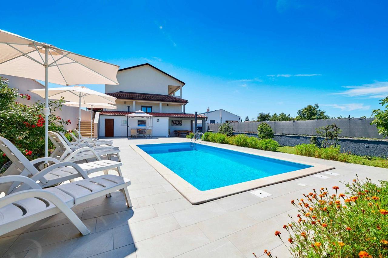 Holiday House Emma Burići エクステリア 写真