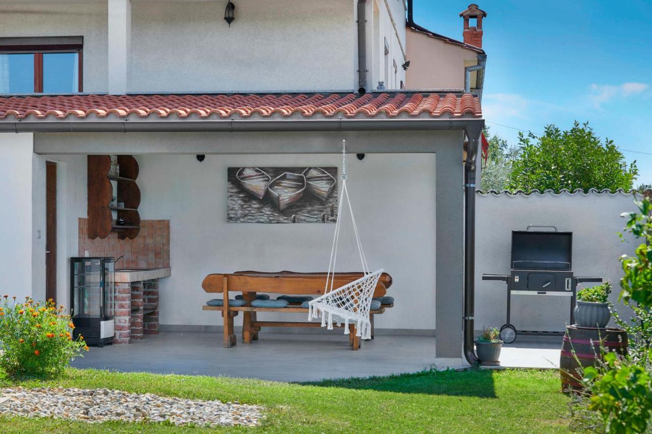 Holiday House Emma Burići エクステリア 写真