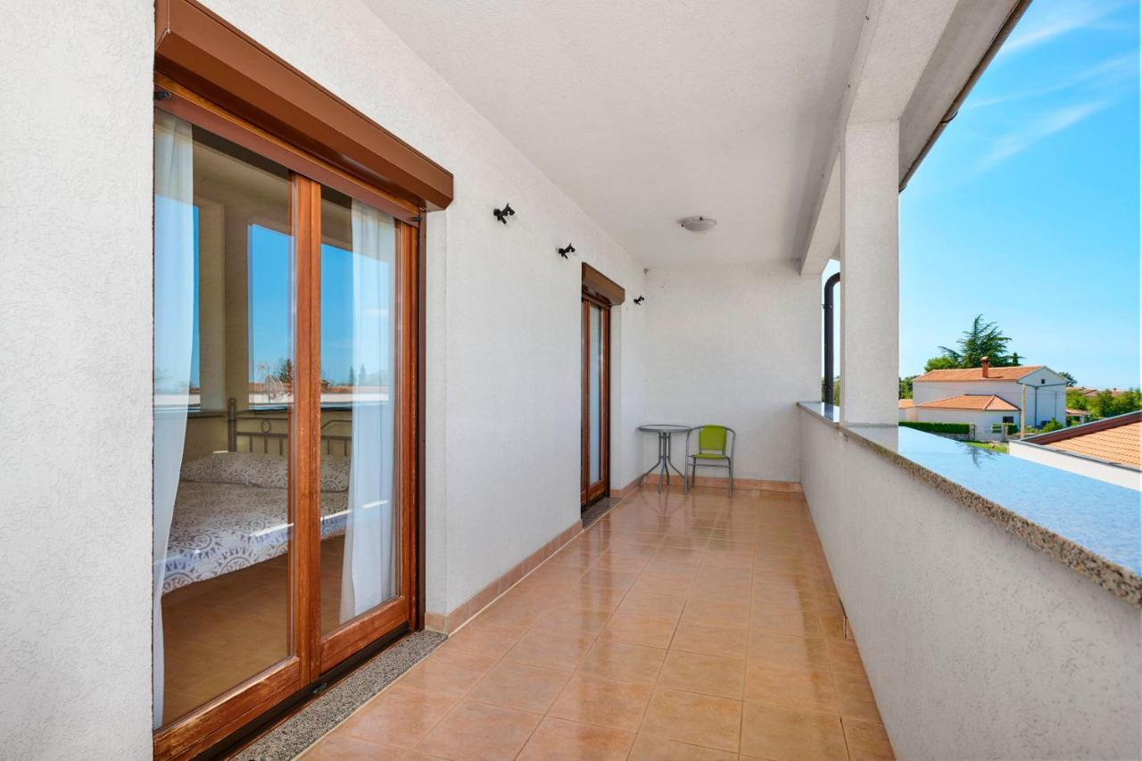 Holiday House Emma Burići エクステリア 写真