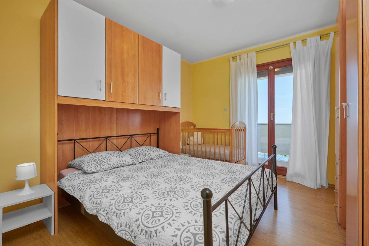 Holiday House Emma Burići エクステリア 写真