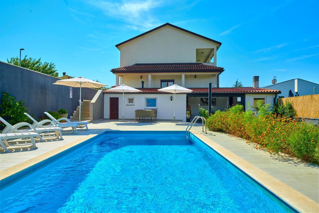Holiday House Emma Burići エクステリア 写真