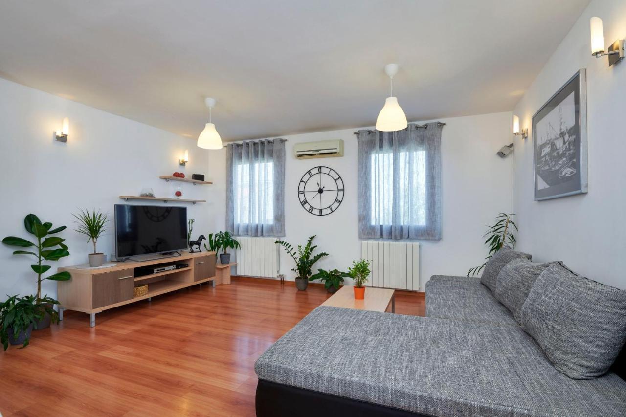 Holiday House Emma Burići エクステリア 写真